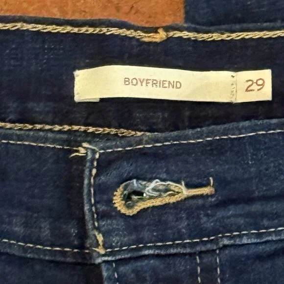 Levi's Women's Boyfriend Jeans Dark Blue Wash Size 29 - Picture 2 of 2